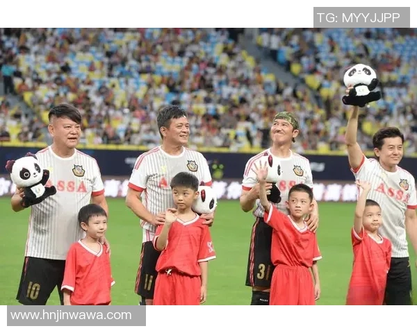 足球明星欧阳汉姆的精彩瞬间与个人魅力全景展示